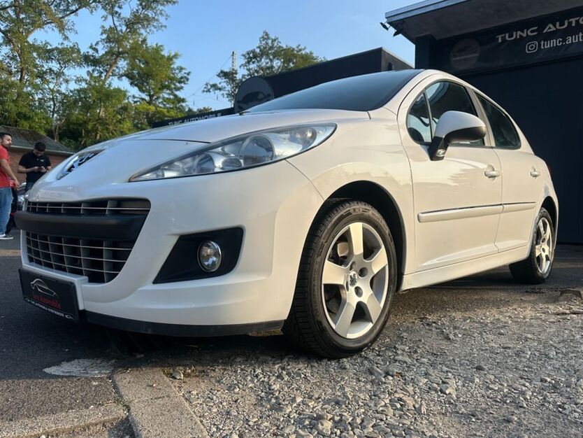 Peugeot 207 146.939 km 4.400 € Ahlen 59227