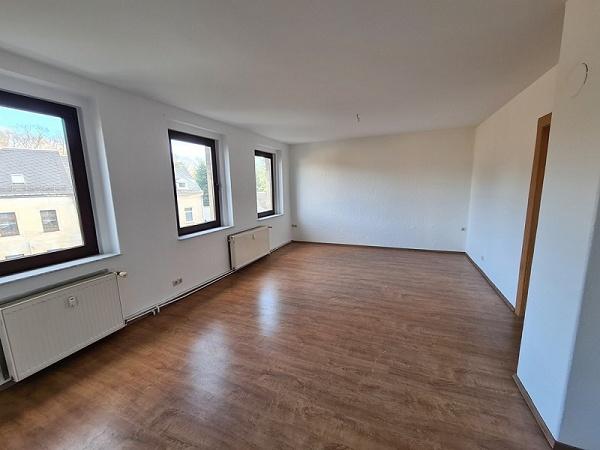 Dachgeschoßwohnung Reichenbach im Vogtland - 3 Zimmer, 85 m&sup2;, 425&euro; | Angebot:26384061