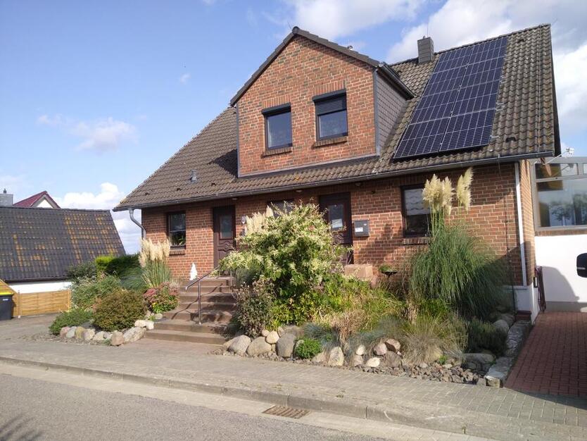 geräumiges Haus mit separater Wohnung