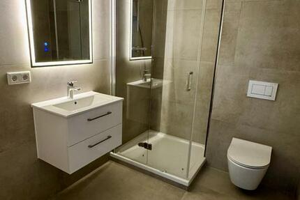 2-Zimmer-Wohnung mit Balkon und Einbauküche zimmer