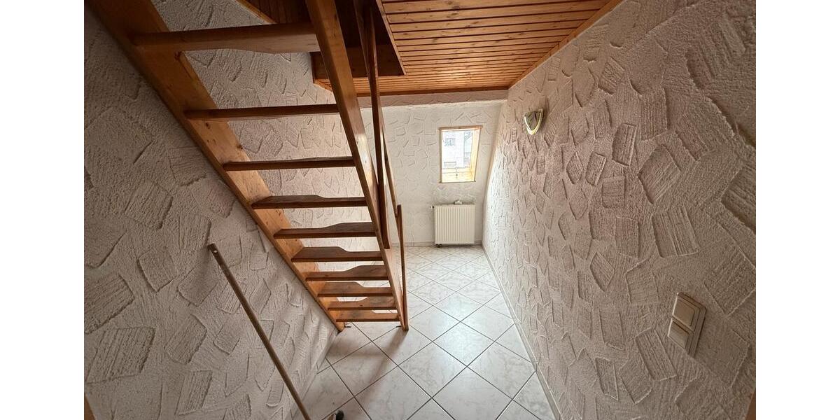 Dachgeschoßwohnung Herrenberg - 5 Zimmer, 105 m&sup2;, 1.350&euro; | Angebot:26385544