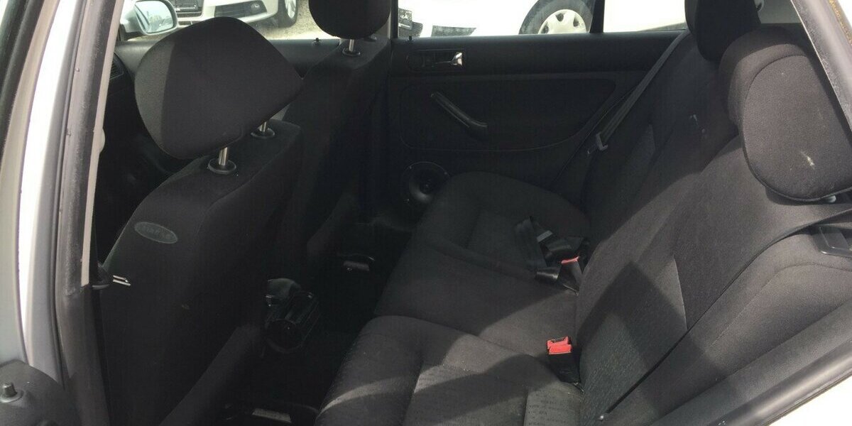 VW Golf TDi,Champ,Klima,1 Hd.,Tüv Neu 223.000 km 2.450 &euro; Himmelkron 95502