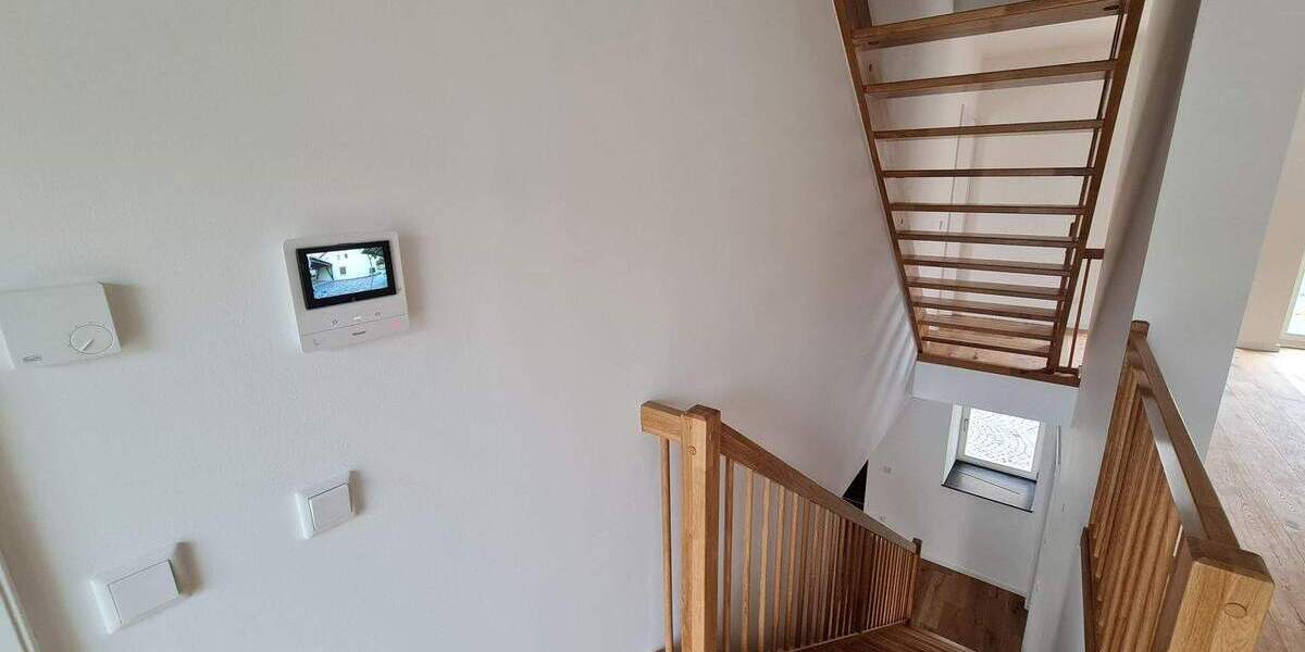 Modernes Wohnen in einem Reihenendhaus mit Außenbereich und Stellplätzen 5 zimmer