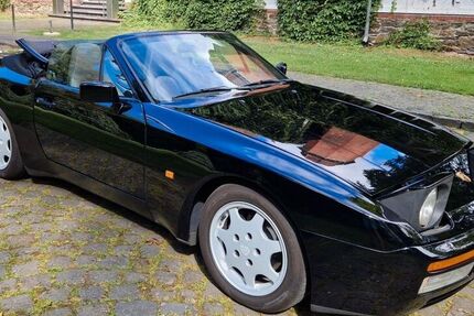 Porsche 944