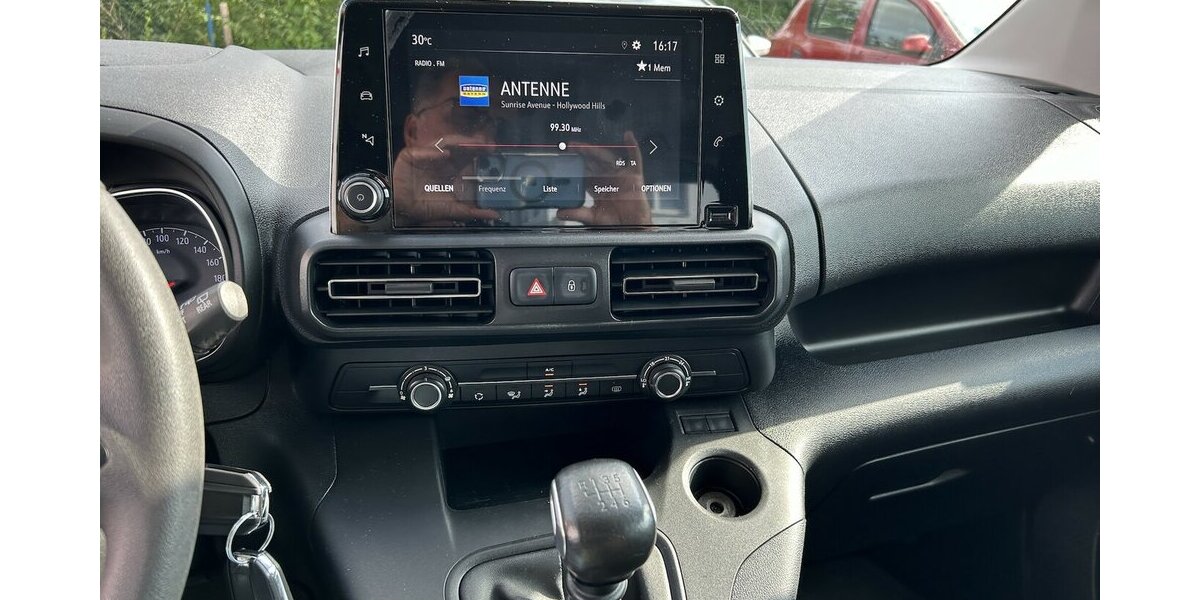 Opel Combo 1.2i Edition 1.HAND Tempomat DAB PDC 54.200 km 15.500 &euro; Altdorf 84032