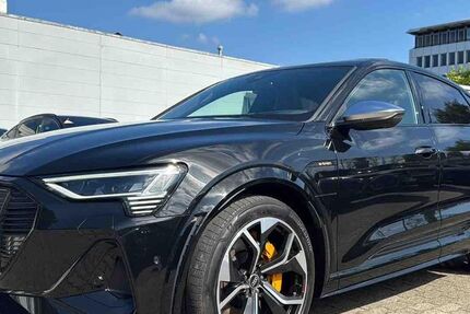 Audi e-tron 32.412 km 45.950 &euro; Hamburg 22047