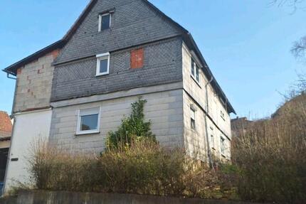 Haus Biedenkopf - 10 Zimmer, 160 m&sup2;, 105.000&euro; | Angebot:25395701
