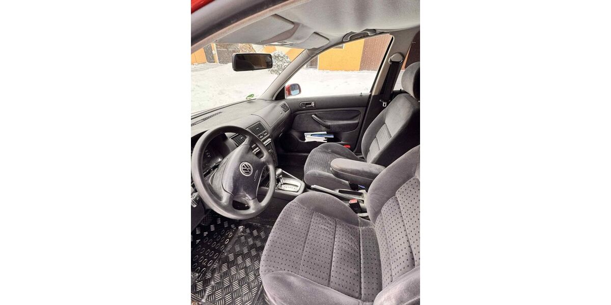 VW Golf 180.000 km 2.399 &euro; Pausa/ OT Thierbach 07952