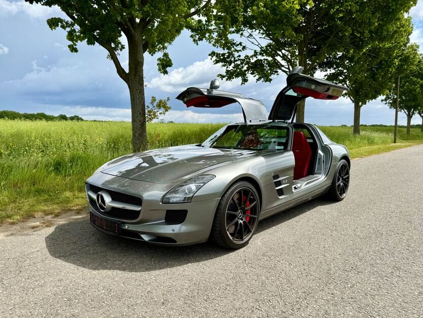 Mercedes-Benz SLS AMG 20.900 km 236.999 € Berlin 13407