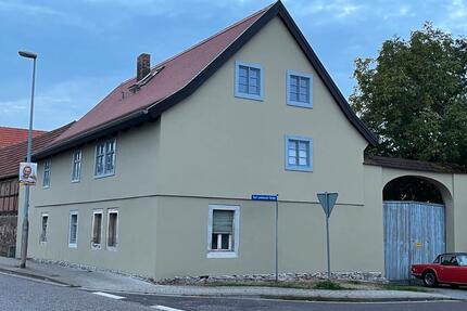 CHARMANTER DREISEITENHOF FÜR FAMILIE IN LÄNDLICHER IDYLLE