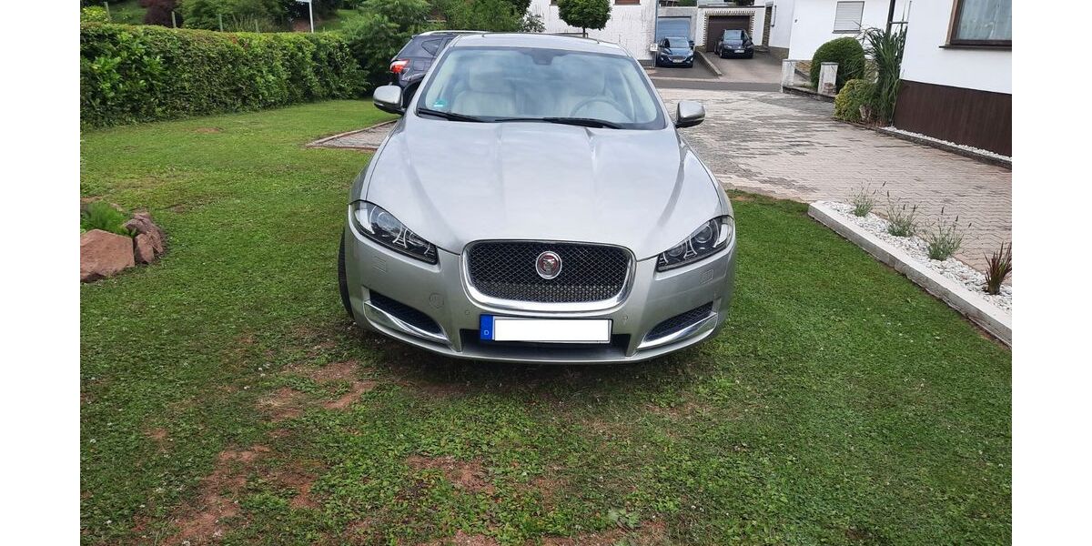 Jaguar XF 208.000 km 9.750 &euro; Zemmer 54313