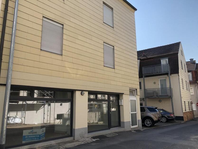 Coole Loft-Büro oder Wohnung im Erdgeschoß, eigener Eingang, Stellplatz, große Verglasung