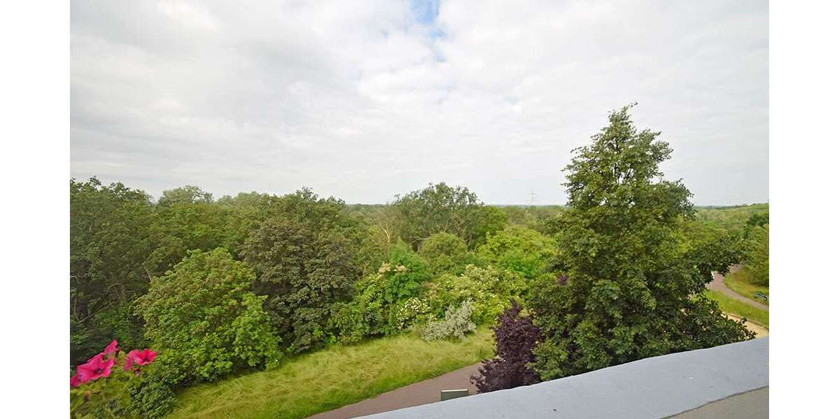 Wohnung zum Mieten in Halle (Saale) 649,80 € 100.8 m² 5 zimmer