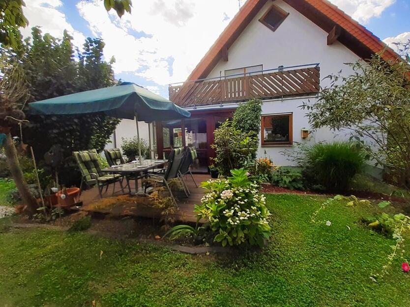 Schöne Maisonette-Wohnung mit Garten, Wintergarten 2 Stellplätze