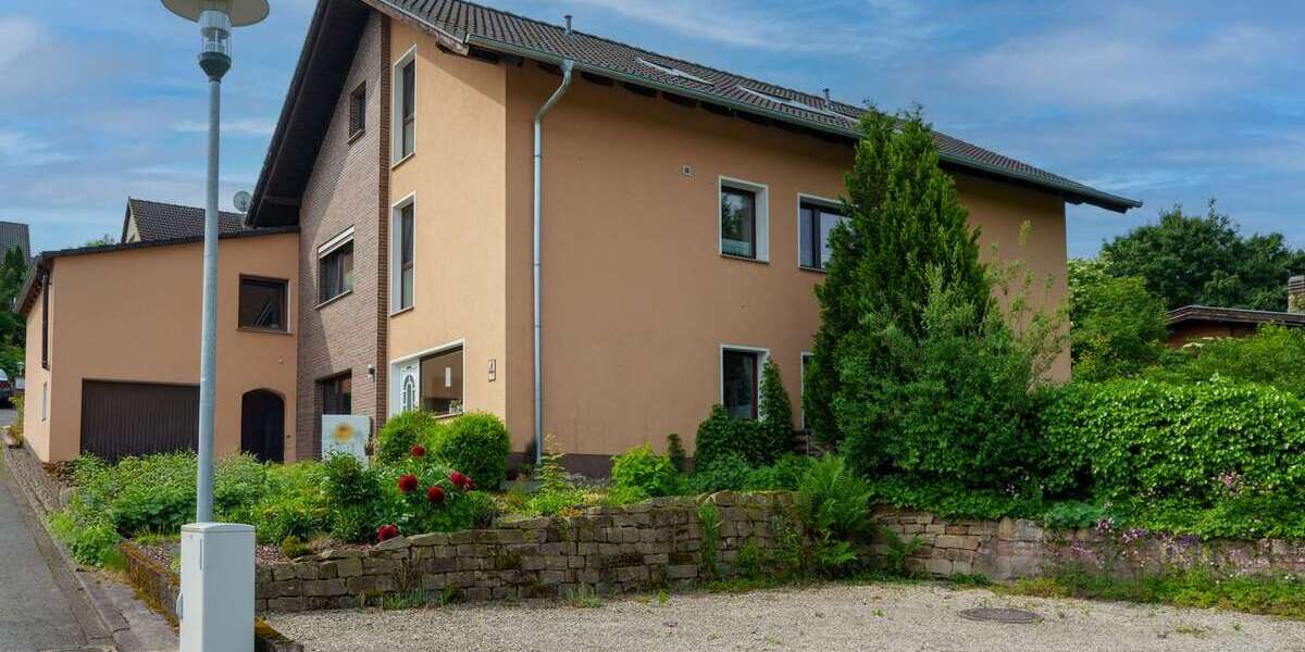 Haus zum Kaufen in Neu-Eichenberg 497.000 € 306 m² 11 zimmer