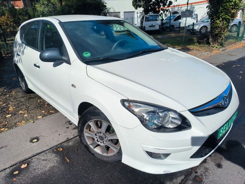 i30