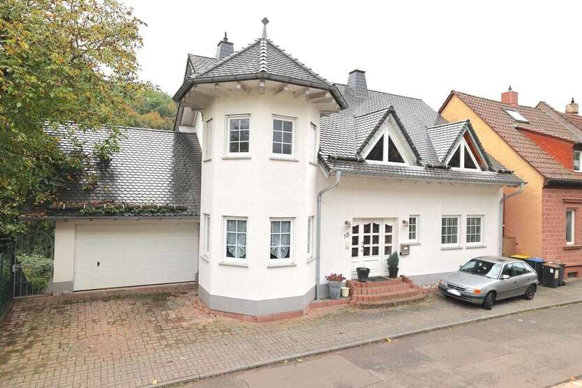 Haus zum Kaufen in Kaiserslautern 595.000 € 252 m² 6 zimmer