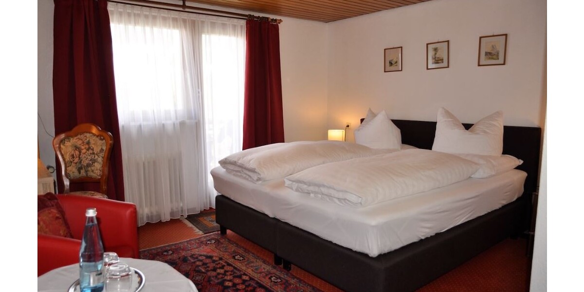 3-Sterne-Hotel im Schwarzwald 12 Zimmer, Restaurant, Betreiberwohnung - Gewerbeobjekt Feldberg Feldberg (Schwarzwald) | Angebot:26926266