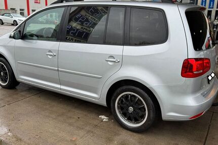 VW Touran 187.493 km 7.200 &euro; Himbergen 29584