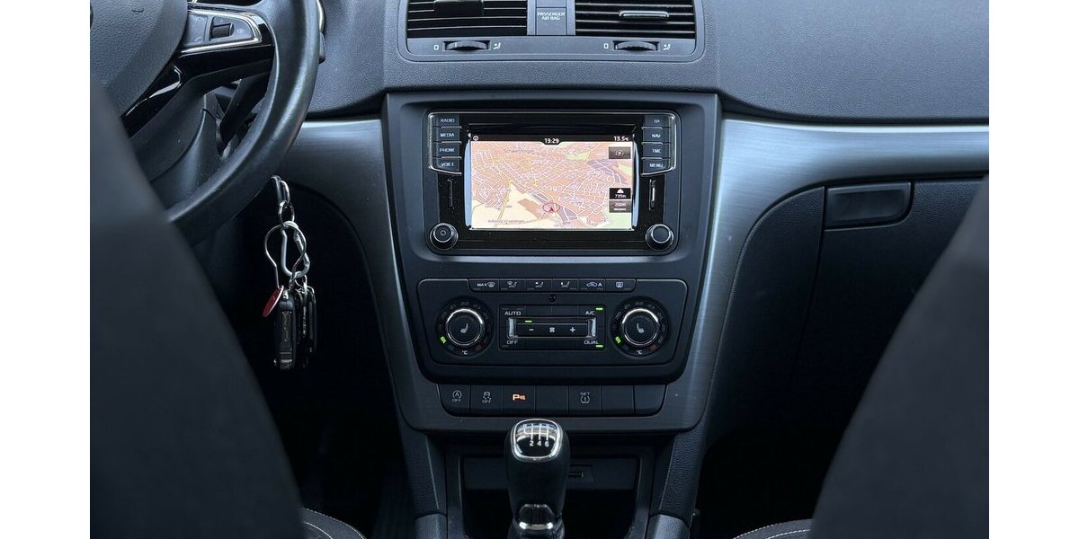 Skoda Yeti 1.2 TSI Drive KAMERA/NAVI/CARPLAY/1.HAND 92.596 km 11.900 &euro; Villingen-Schwenningen 78054