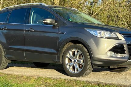 Ford Kuga 131.000 km 10.490 &euro; Bremen 28197
