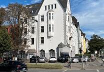 Exklusive AltbauWohnung in markanten Mehrfamilienhaus