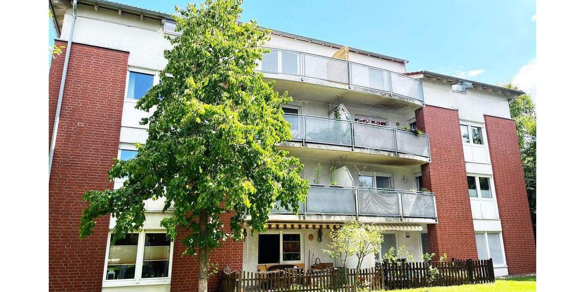 Top- modernisierte Dachgeschosswohnung mit zwei Balkonen und Tiefgaragenstellplatz 2 zimmer