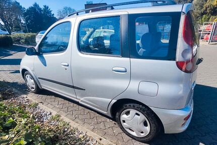 Toyota Yaris 251.700 km 2.000 &euro; Mönchengladbach 41238