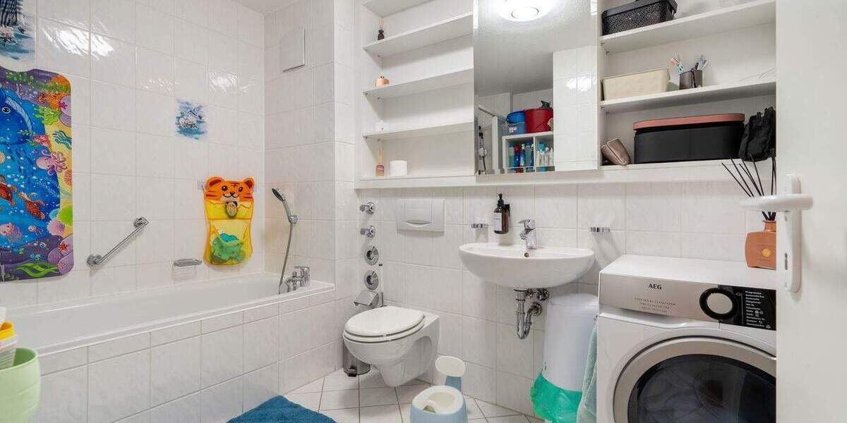 Wohnen am Wasser - Lichtdurchflutete 2-Zimmer-Wohnung mit Balkon und Aufzug 2 zimmer