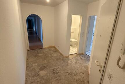 Wohnung Bad Driburg - 4 Zimmer, 140 m&sup2;, 800&euro; | Angebot:25170852