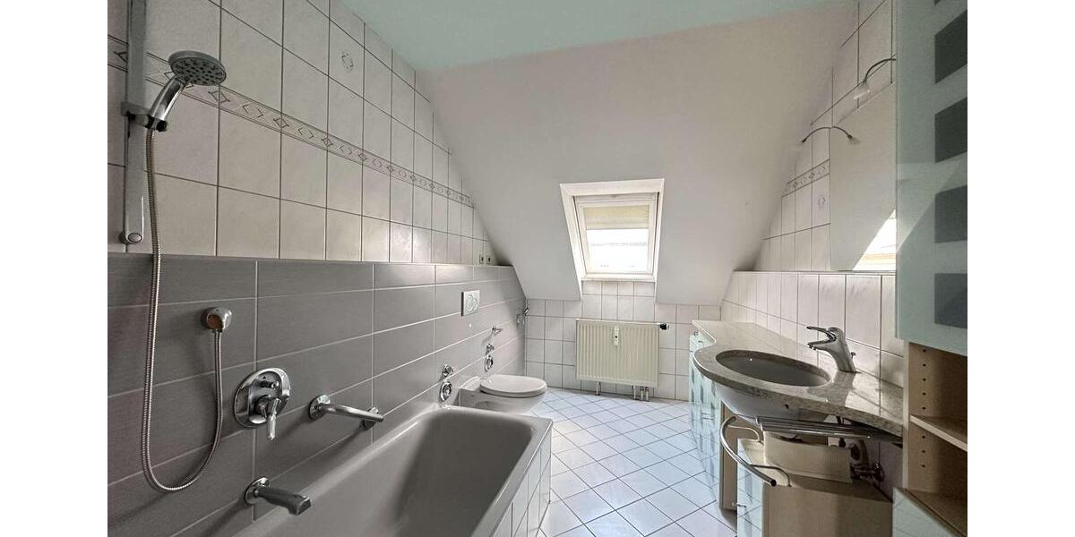 Dachgeschoßwohnung Niesky - 3 Zimmer, 74 m&sup2;, 510&euro; | Angebot:25252696