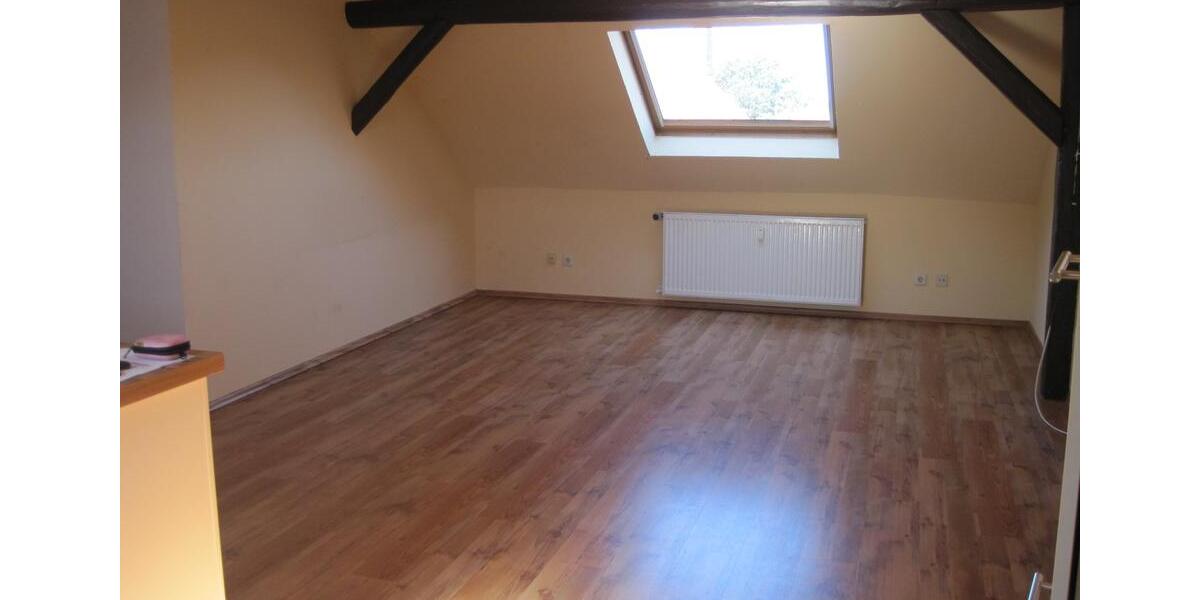 Dachgeschoßwohnung Wunstorf - 3.5 Zimmer, 100 m&sup2;, 600&euro; | Angebot:26201758