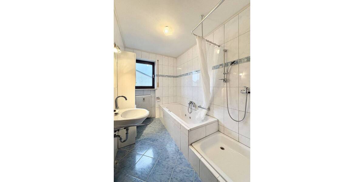 Mehrfamilienhaus, Wohnhaus Manching - 8 Zimmer, 212 m&sup2;, 590.000&euro; | Angebot:26291532