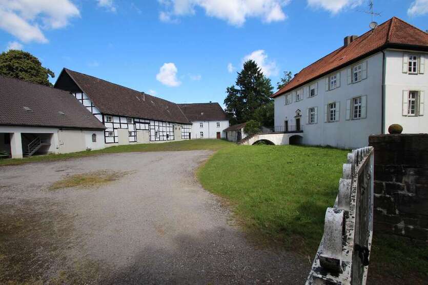 Haus zum Kaufen in Fröndenberg 1.290.000 € 445 m²