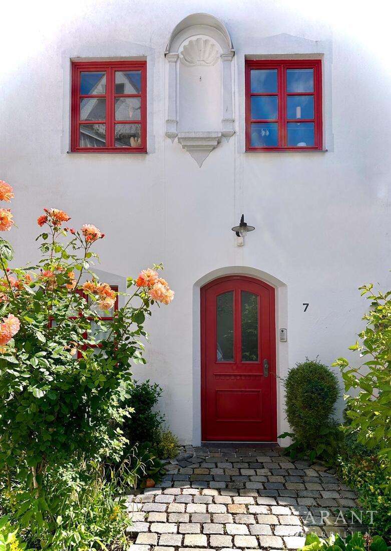 Haus zum Kaufen in Augsburg 1.850.000 € 247 m² 6 zimmer