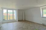 (12537 39) MGN: helle Dachgeschoßwohnung mit Aufzug und sonnigem Balkon zur Westseite, Viny-Böden