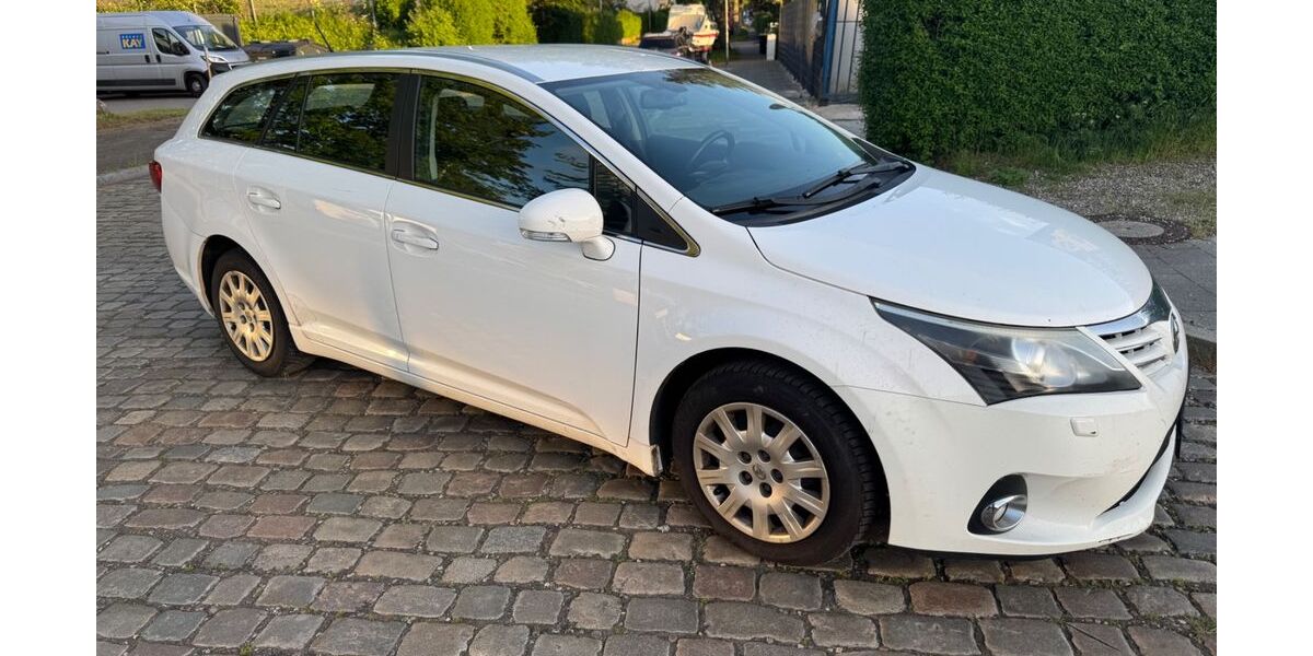 Toyota Avensis 328.115 km 2.500 &euro; Kiel 24146