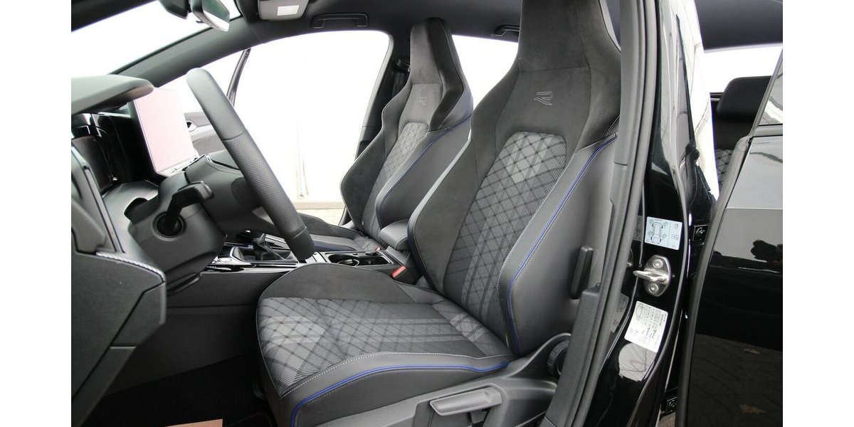VW Golf VIII Variant 1.5 TSI R-Line LED+KAMERA+ACC 30.953 km 27.500 &euro; Hagenow 19230