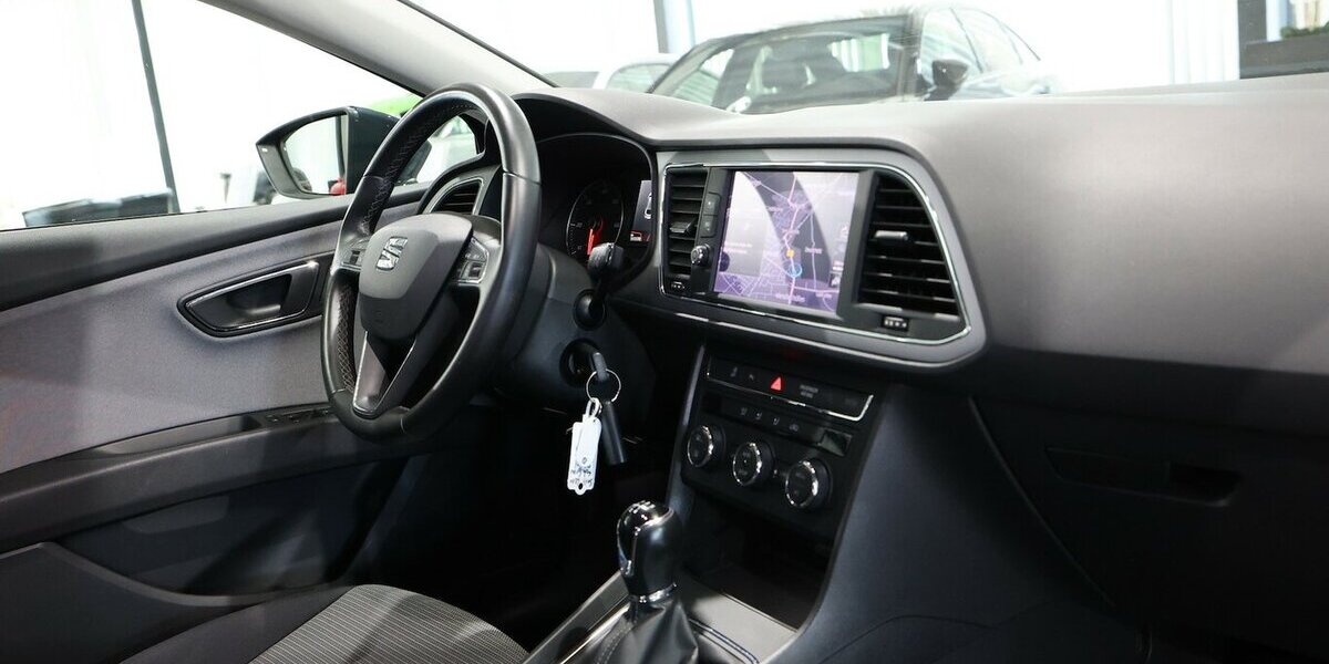 Seat Leon 1.6 TDI STYLE / NAVI-PLUS+APPLE+ANDROID 111.000 km 14.555 &euro; Hamm 59077