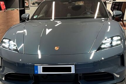Porsche Taycan 2.000 km 114.000 &euro; Düsseldorf 40219