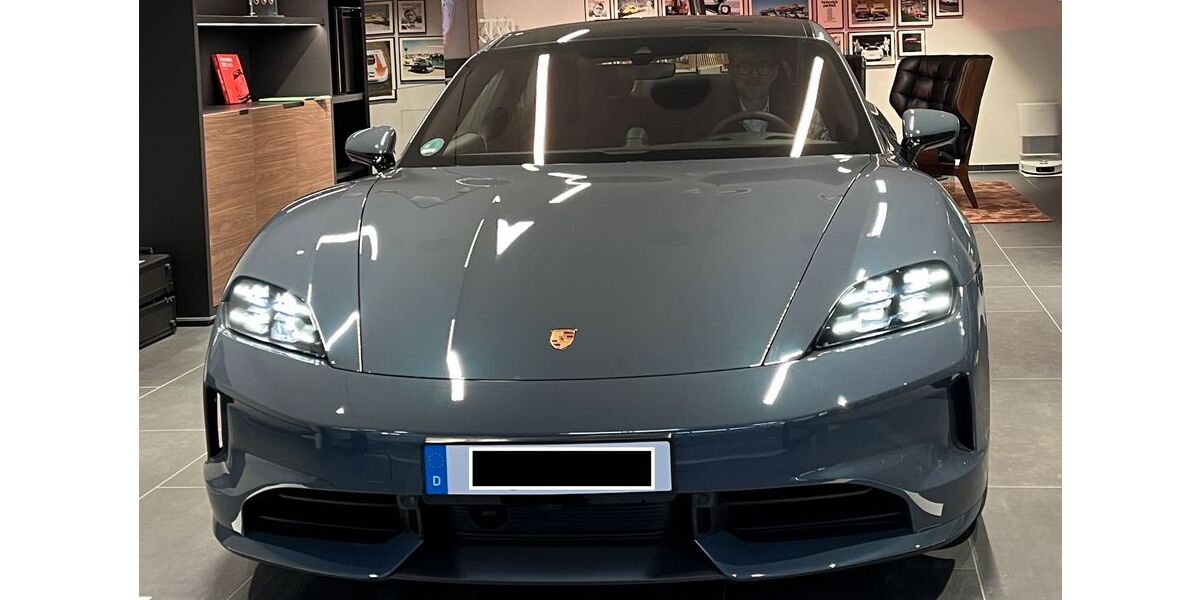 Porsche Taycan 2.000 km 114.000 &euro; Düsseldorf 40219