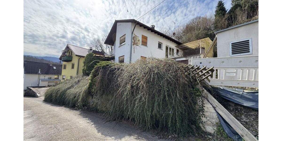 Handwerkertraum: 1-2-Familienhaus in Aussichtslage von Haueneberstein (förderfähig) 5 zimmer