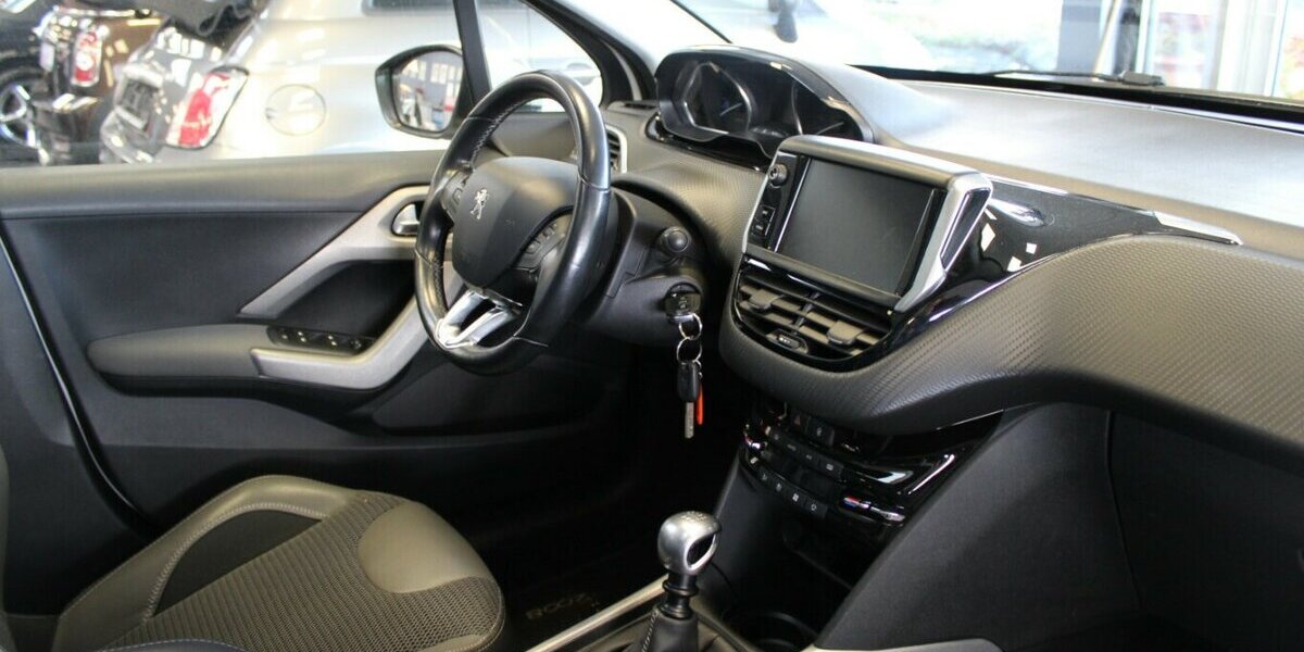 Peugeot 2008 PureTech 130 GPF Allure 38.193 km 12.980 &euro; Euskirchen 53881