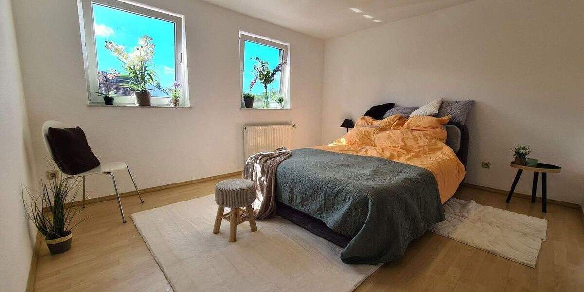 RESERVIERT Charmante Dachgeschosswohnung mit Einbauküche - sofort verfügbar! 2 zimmer