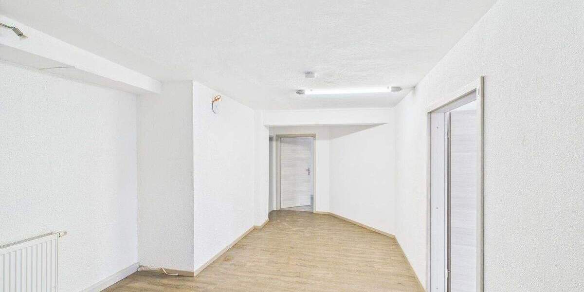 Einfamilienhaus Baunach - 9 Zimmer, 280 m&sup2;, 2.150&euro; | Angebot:26675744
