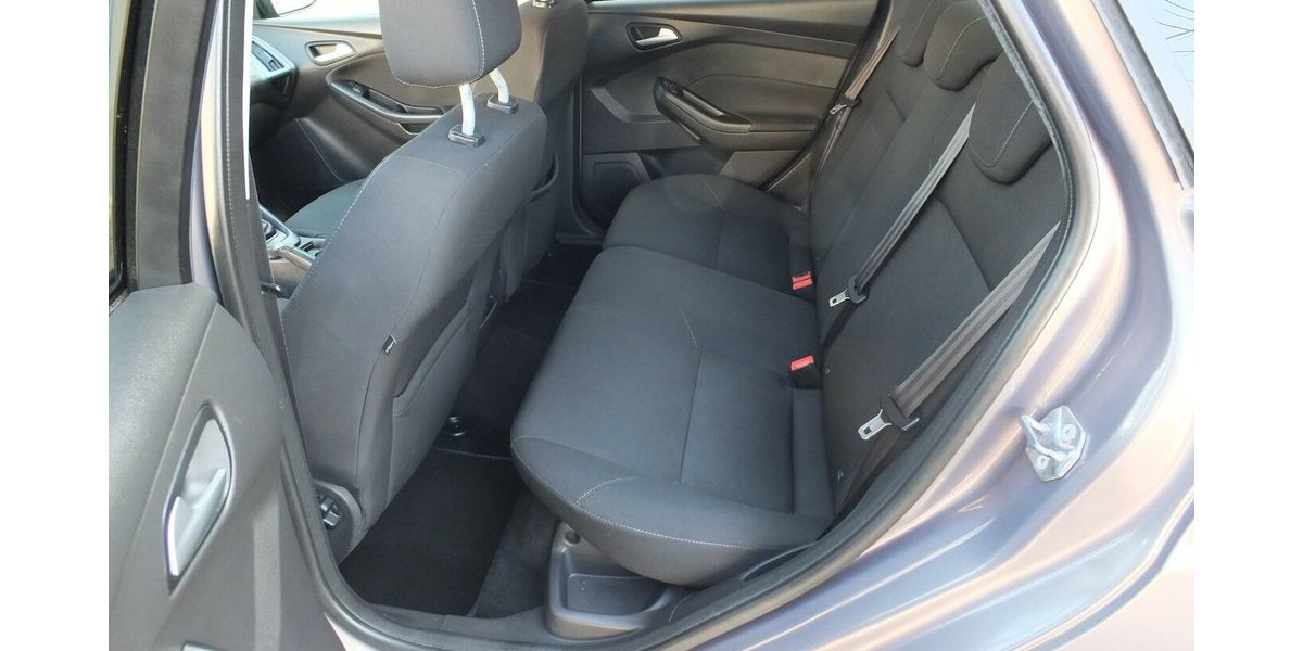 Ford Focus KLIMAUTOMATIK PARKPILOT 4-TÜRIG 118.919 km 6.998 &euro; Köln 50858