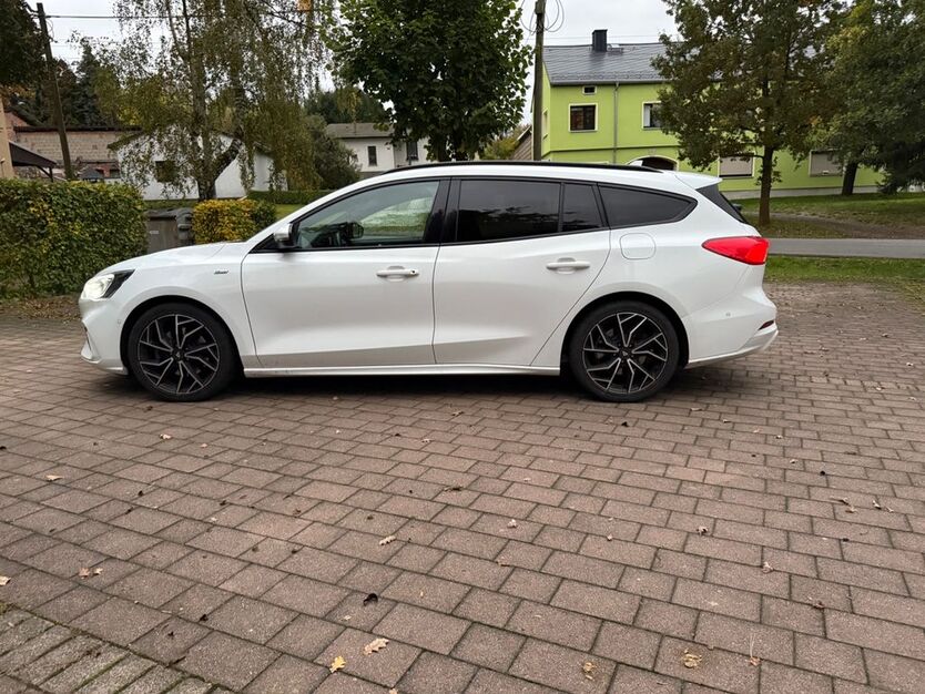 Ford Focus 125.126 km 15.000 € Auma-Weidatal 07955