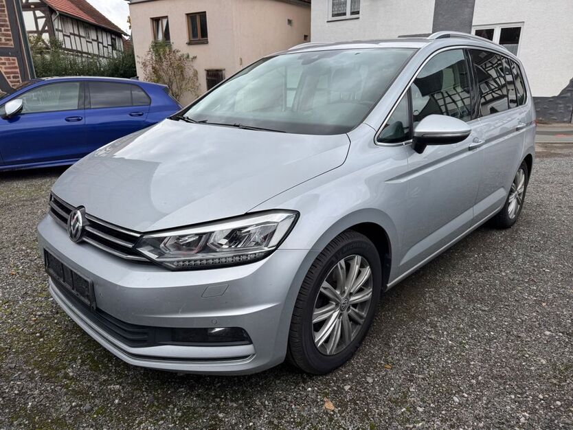 VW Touran 242.187 km 15.999 € Möhnesee-Körbecke 59519