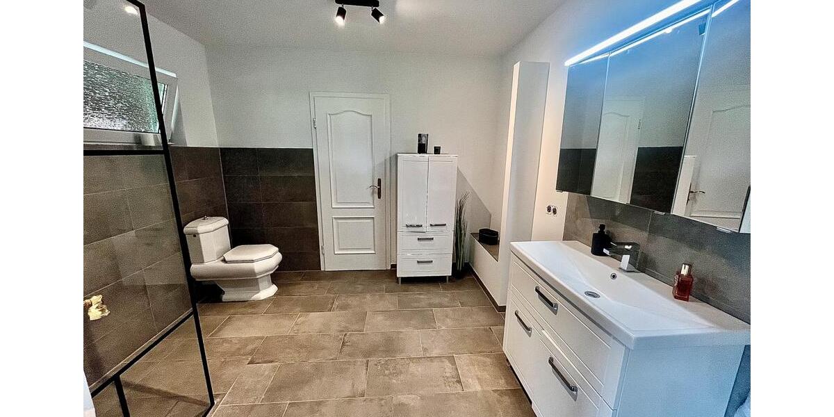 Bauernhaus, Landhaus Apen - 7 Zimmer, 146 m&sup2;, 490.000&euro; | Angebot:26942164