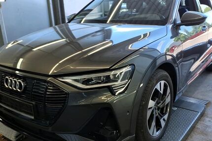 Audi e-tron 33.609 km 35.990 &euro; Hamburg 22047